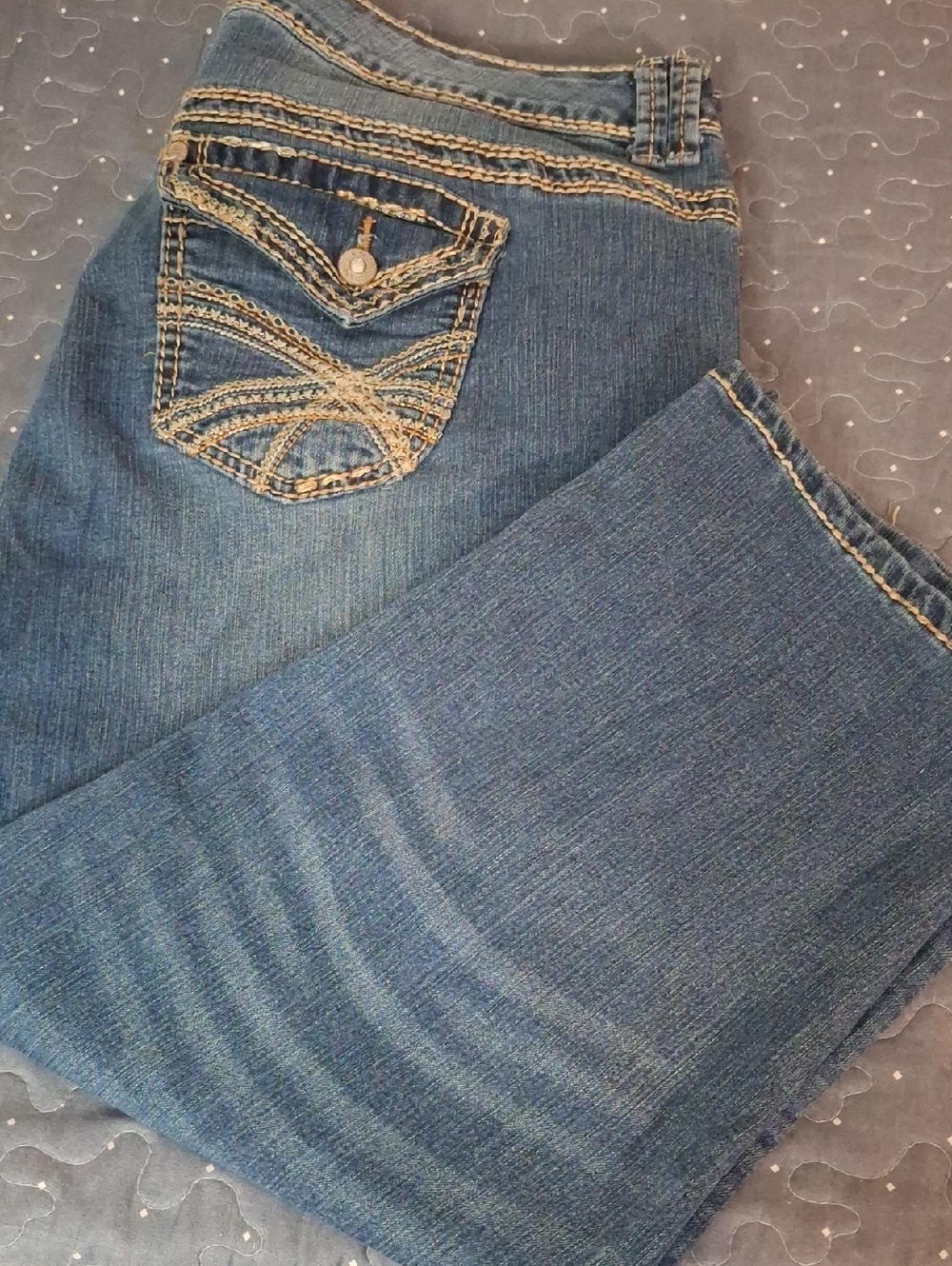 Cato Classic Women's Blue Denim Cropped Jeans with Contrast Stitching size 20W